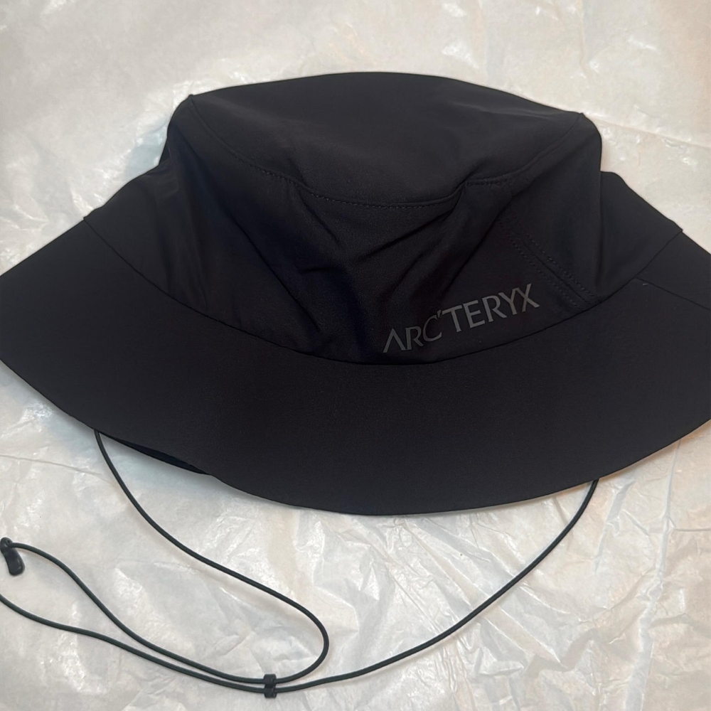 NWOT Arc'teryx Sinsola Bucket Hat Black  Light Breathable Sun Hat Small/M Unisex - Picture 12 of 14
